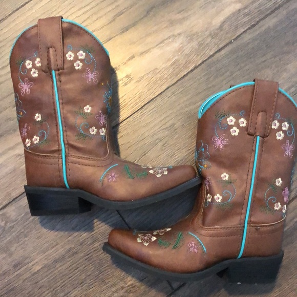 Shyanne Girls Floral Embroidery Boots - Snip Toe - Picture 4 of 8